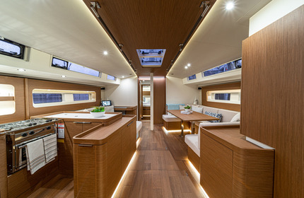 Burinės jachtos Beneteau Oceanis Yacht 54 kajutės