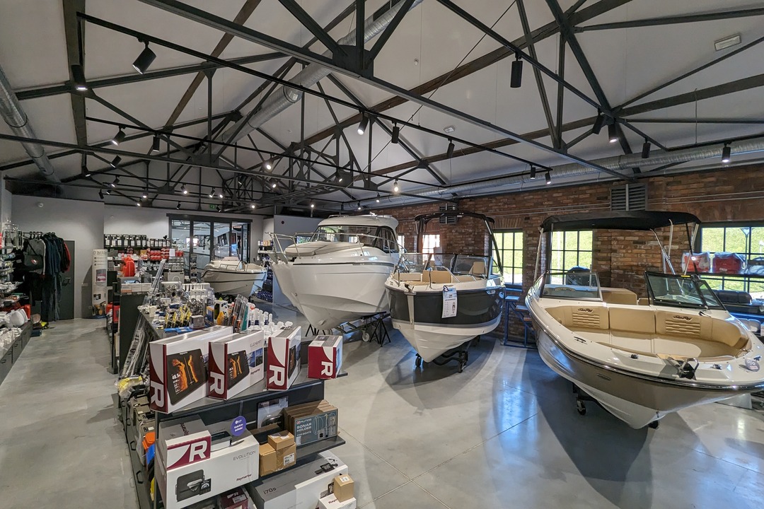 Garant Boats & Yachts katerių salonas Klaipėdoje 